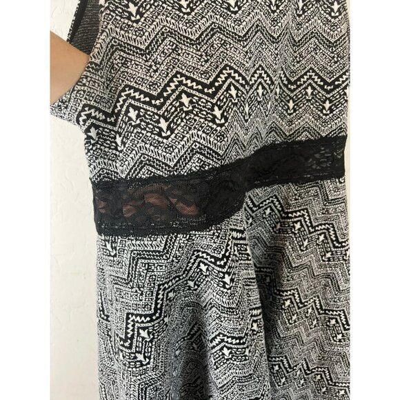Bailey Blue Juniors Sz XL Sheer Lace Waistline Novelty Print Black and White Tan - Picture 2 of 7